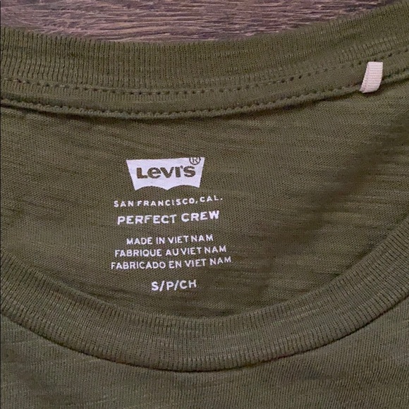 Levi’s tshirt - Picture 3 of 4